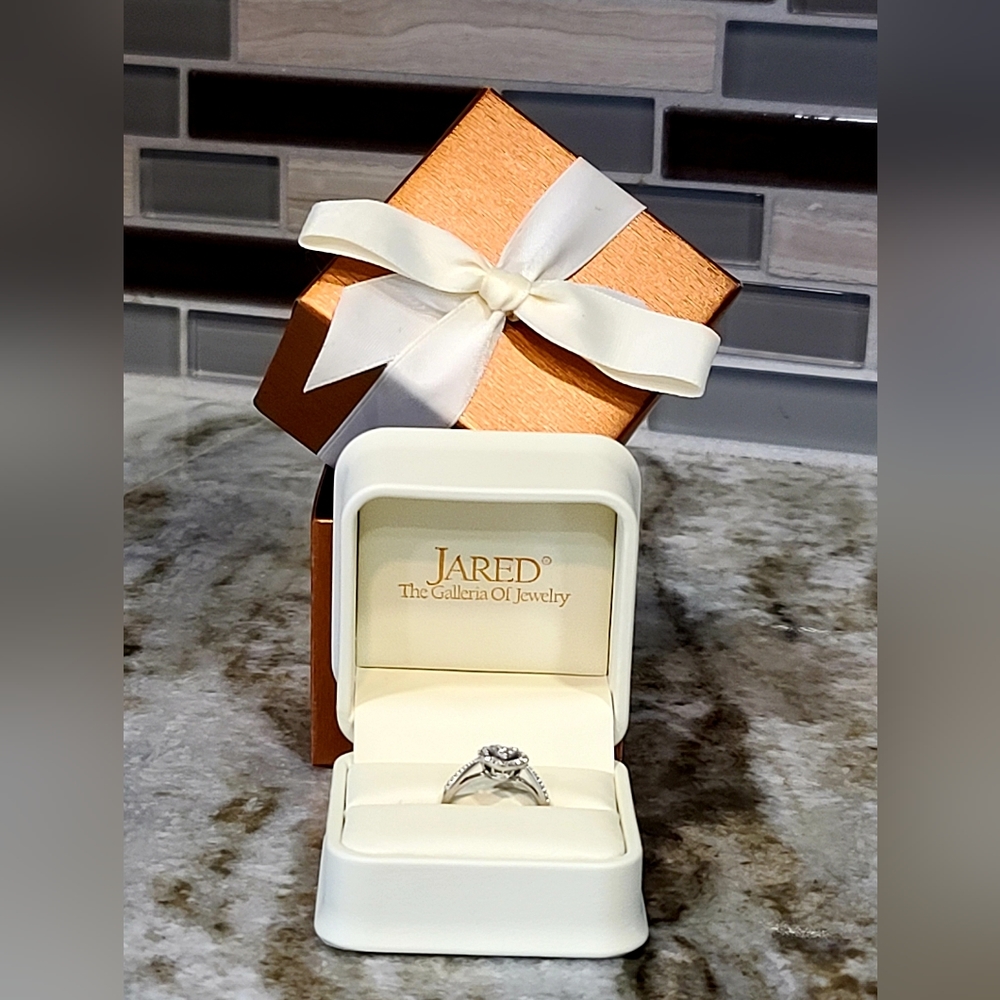 Jared's Galleria Heart Diamond Ring 14k White Gold - Picture 4 of 10